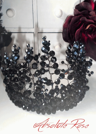 Дизайнерска корона с черни кристали Сваровски модел Absolute Black Rose by Rosie
